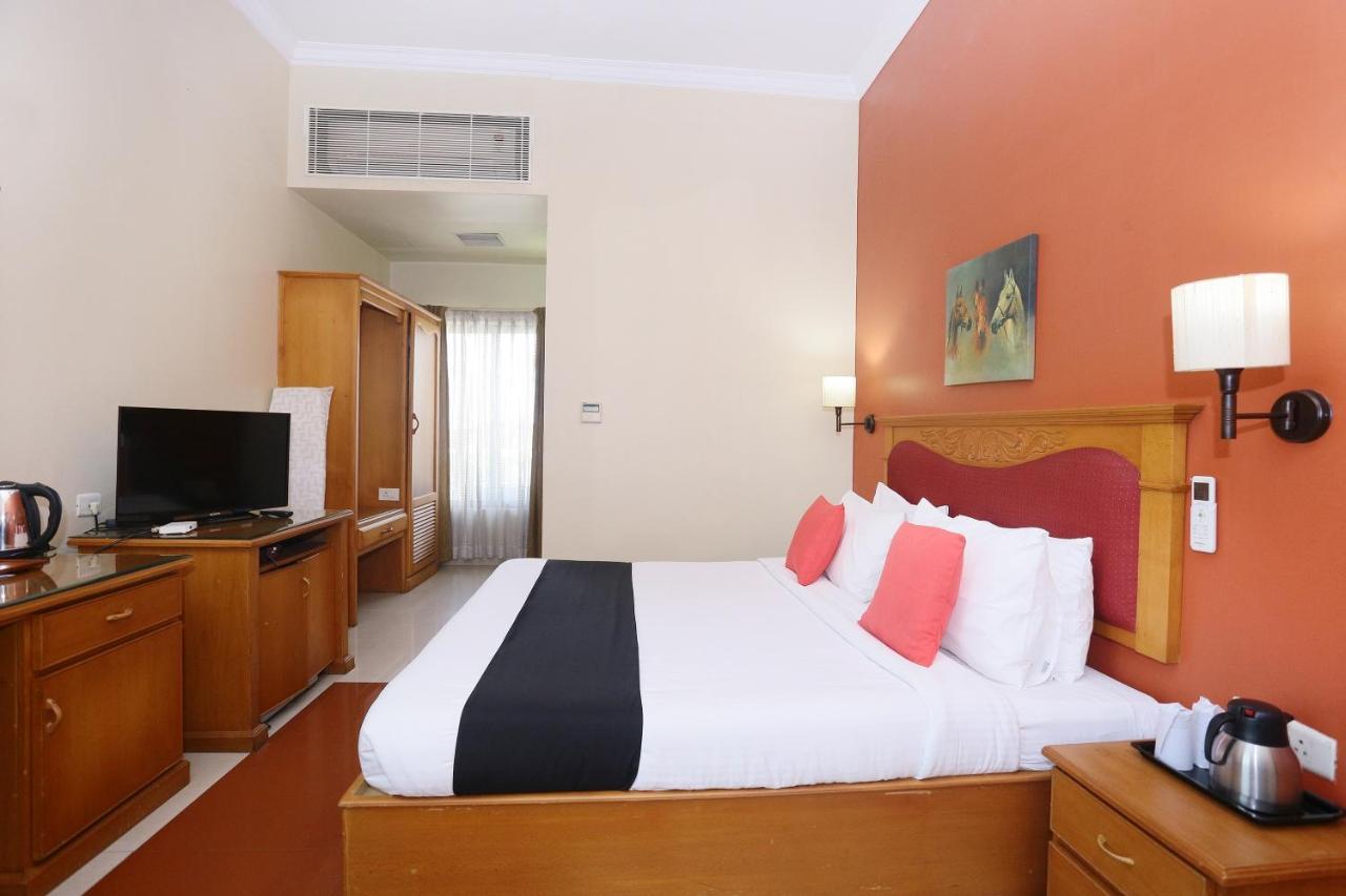 Capital O 45944 Club 7 Hotel Tiruvalla Ngoại thất bức ảnh