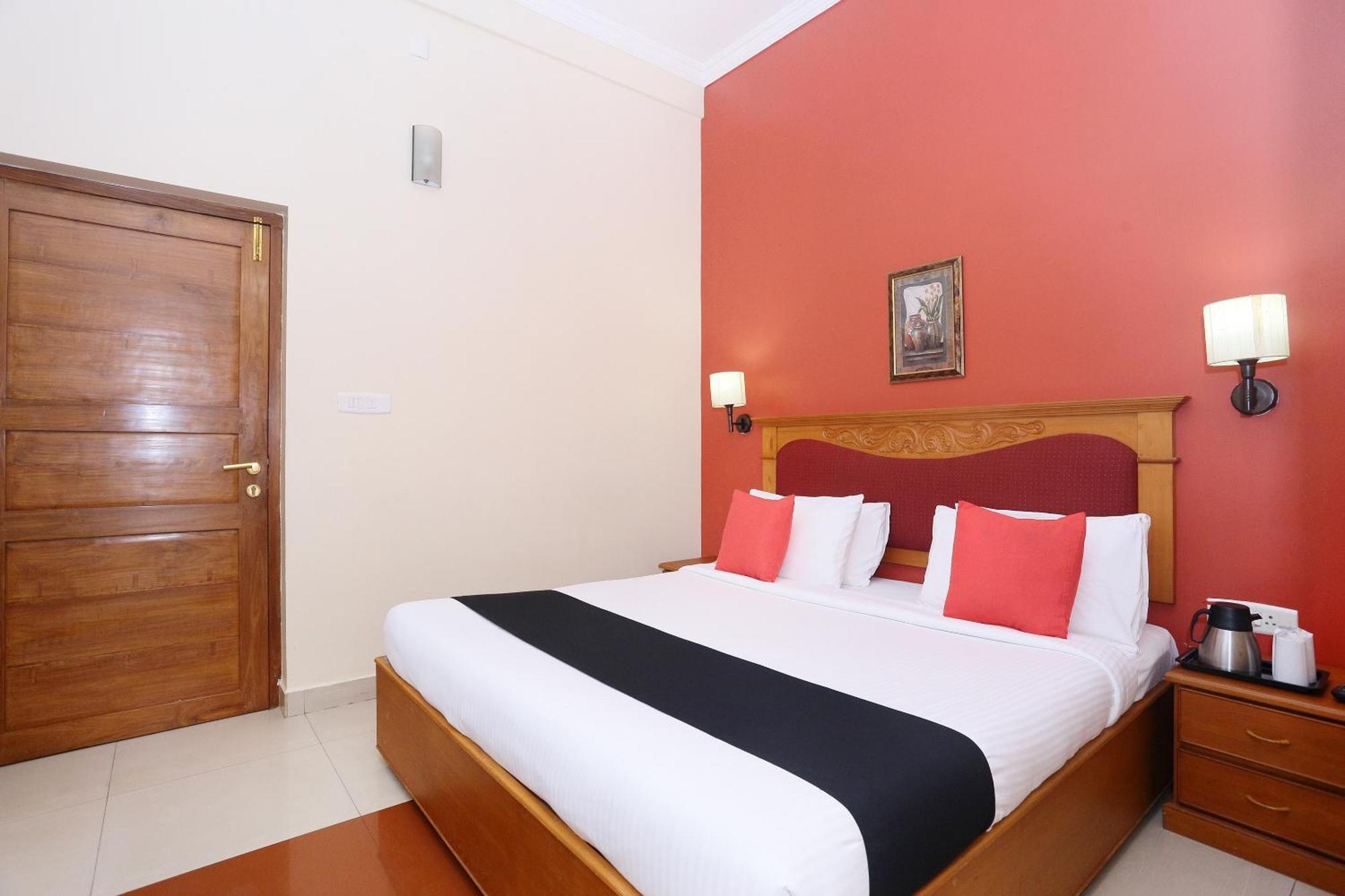 Capital O 45944 Club 7 Hotel Tiruvalla Ngoại thất bức ảnh