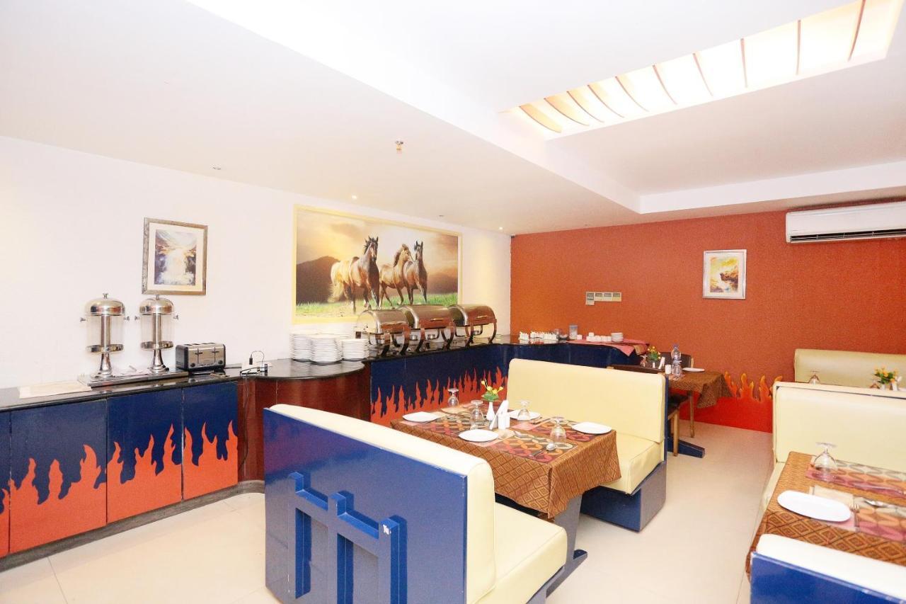 Capital O 45944 Club 7 Hotel Tiruvalla Ngoại thất bức ảnh