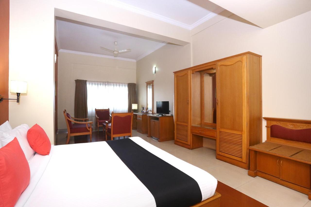 Capital O 45944 Club 7 Hotel Tiruvalla Ngoại thất bức ảnh