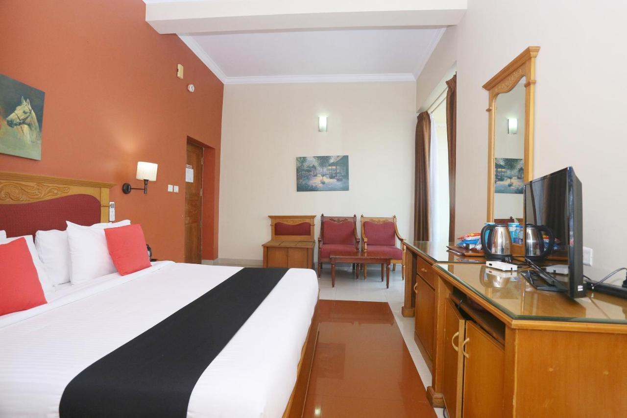 Capital O 45944 Club 7 Hotel Tiruvalla Ngoại thất bức ảnh