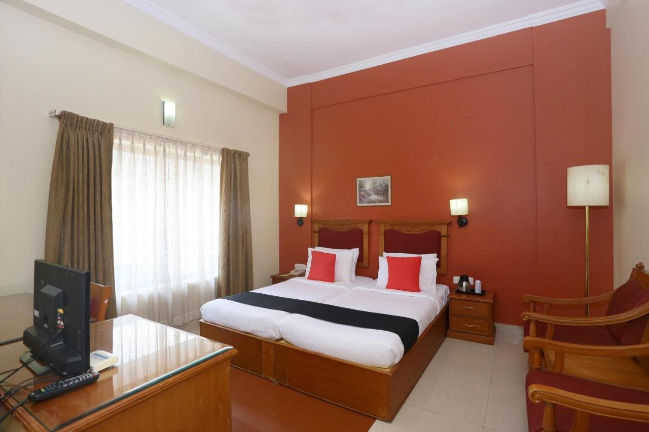 Capital O 45944 Club 7 Hotel Tiruvalla Ngoại thất bức ảnh