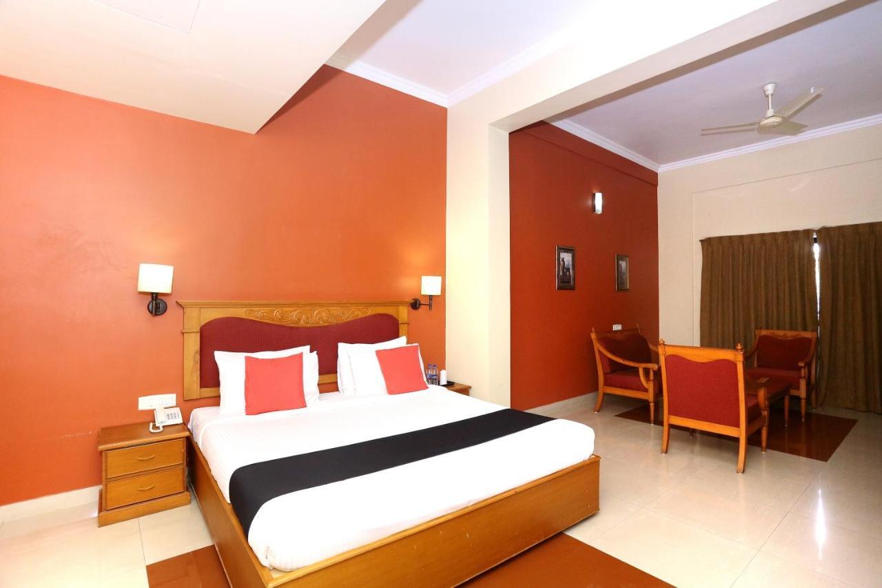 Capital O 45944 Club 7 Hotel Tiruvalla Ngoại thất bức ảnh