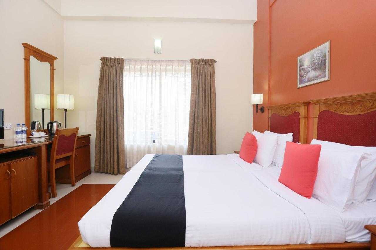 Capital O 45944 Club 7 Hotel Tiruvalla Ngoại thất bức ảnh