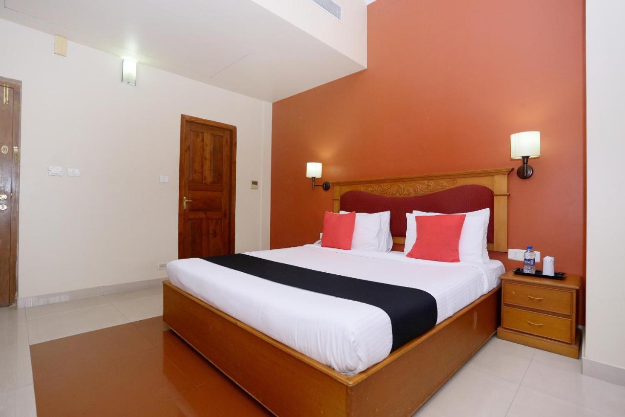 Capital O 45944 Club 7 Hotel Tiruvalla Ngoại thất bức ảnh