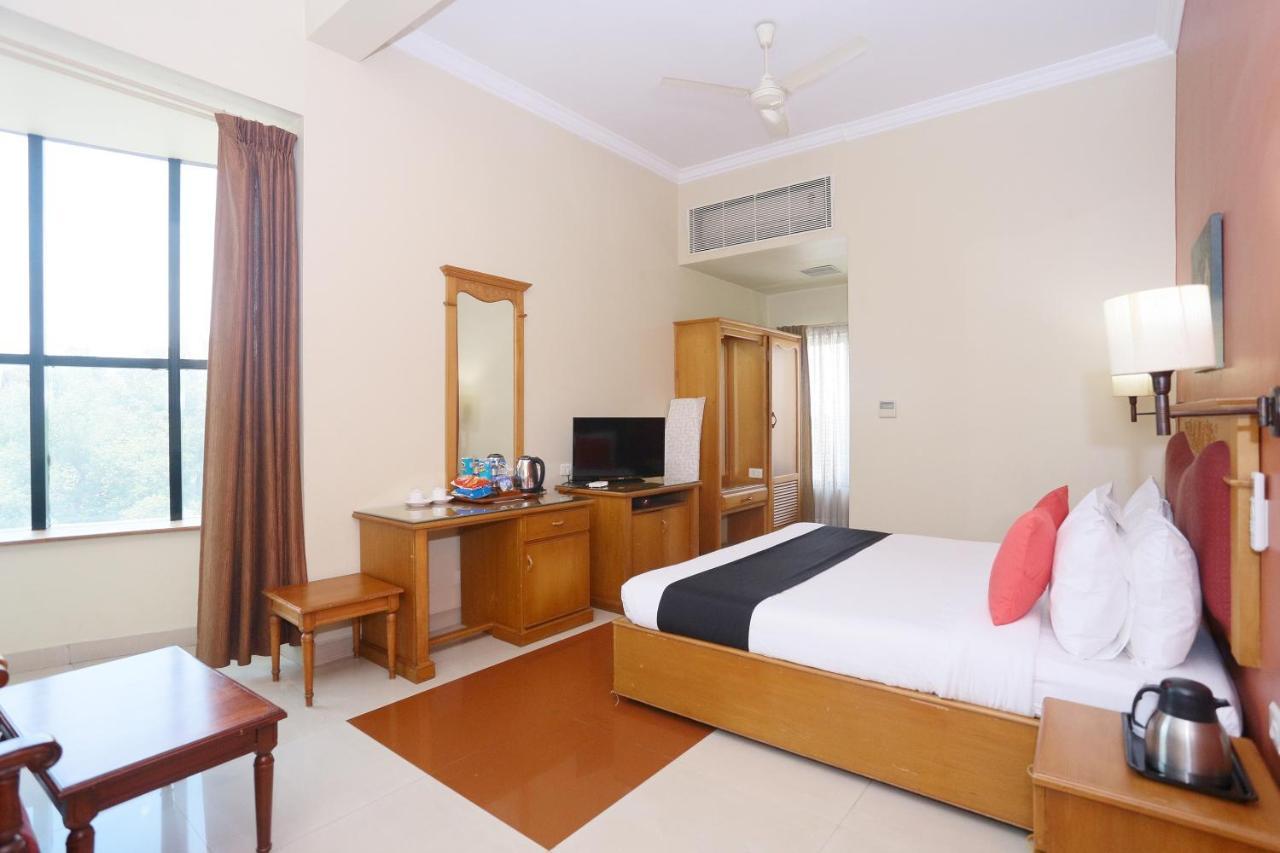 Capital O 45944 Club 7 Hotel Tiruvalla Ngoại thất bức ảnh